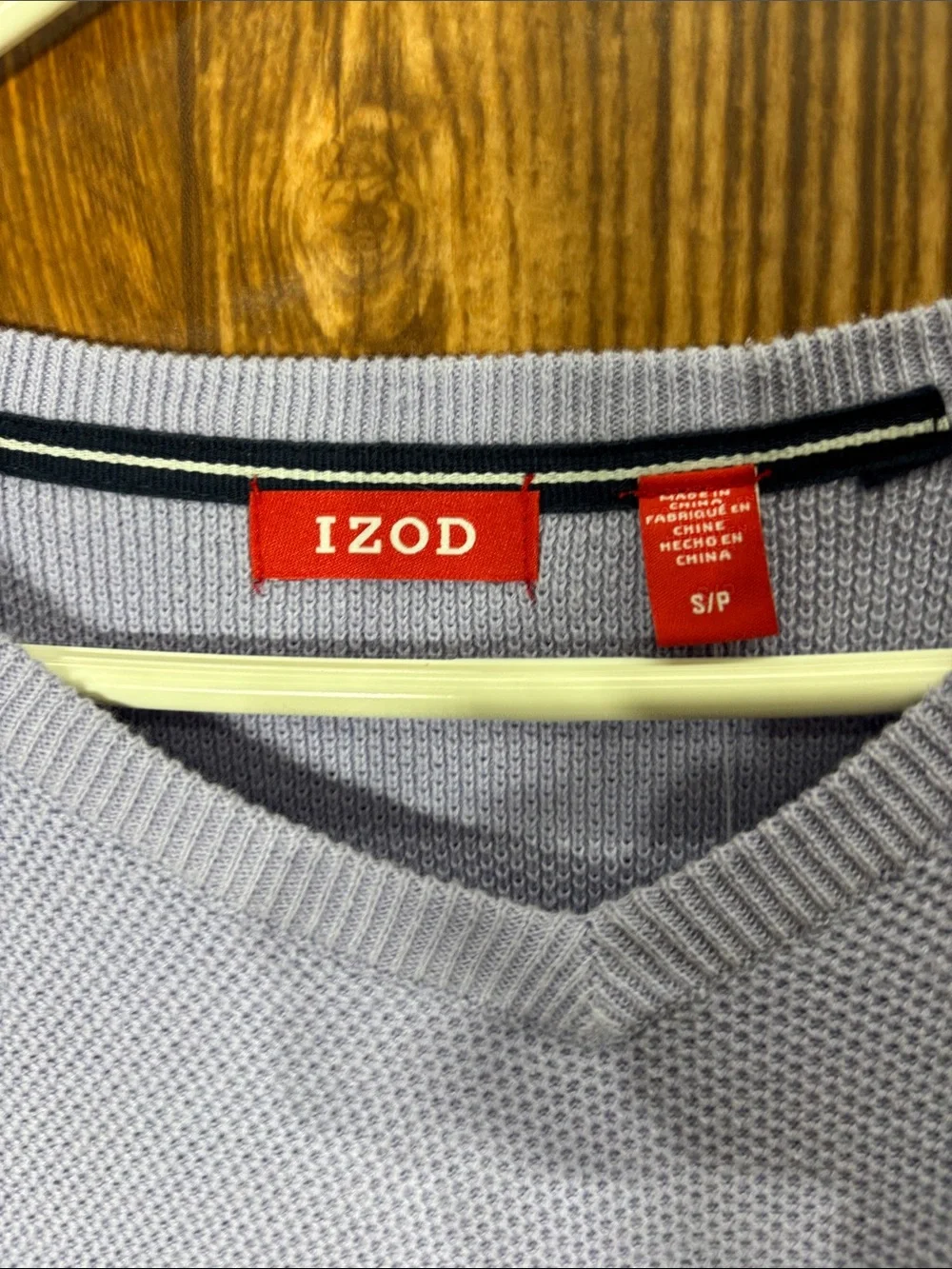 NWT Izod Men’s Lavender V-Neck Lightweight Sweater